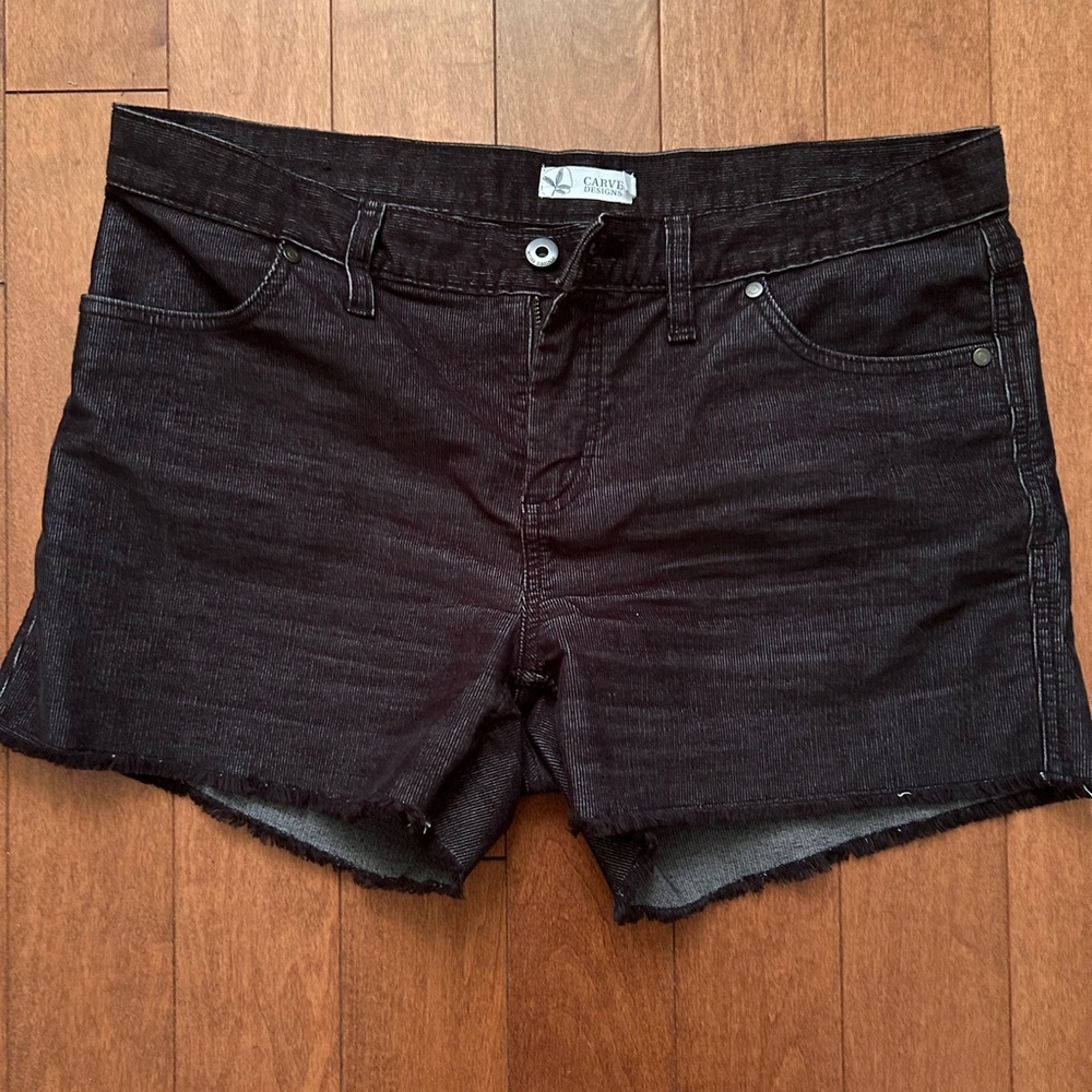 Carve design shorts